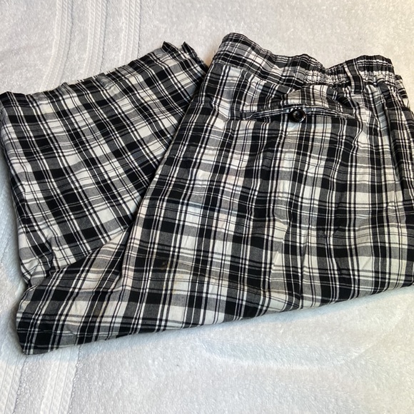 Zoey & Beth Plus Capris - Picture 2 of 7